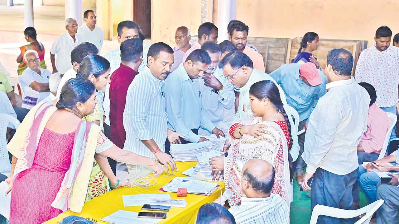 అయోమయం గందరగోళం.. అంతా అస్పష్టత