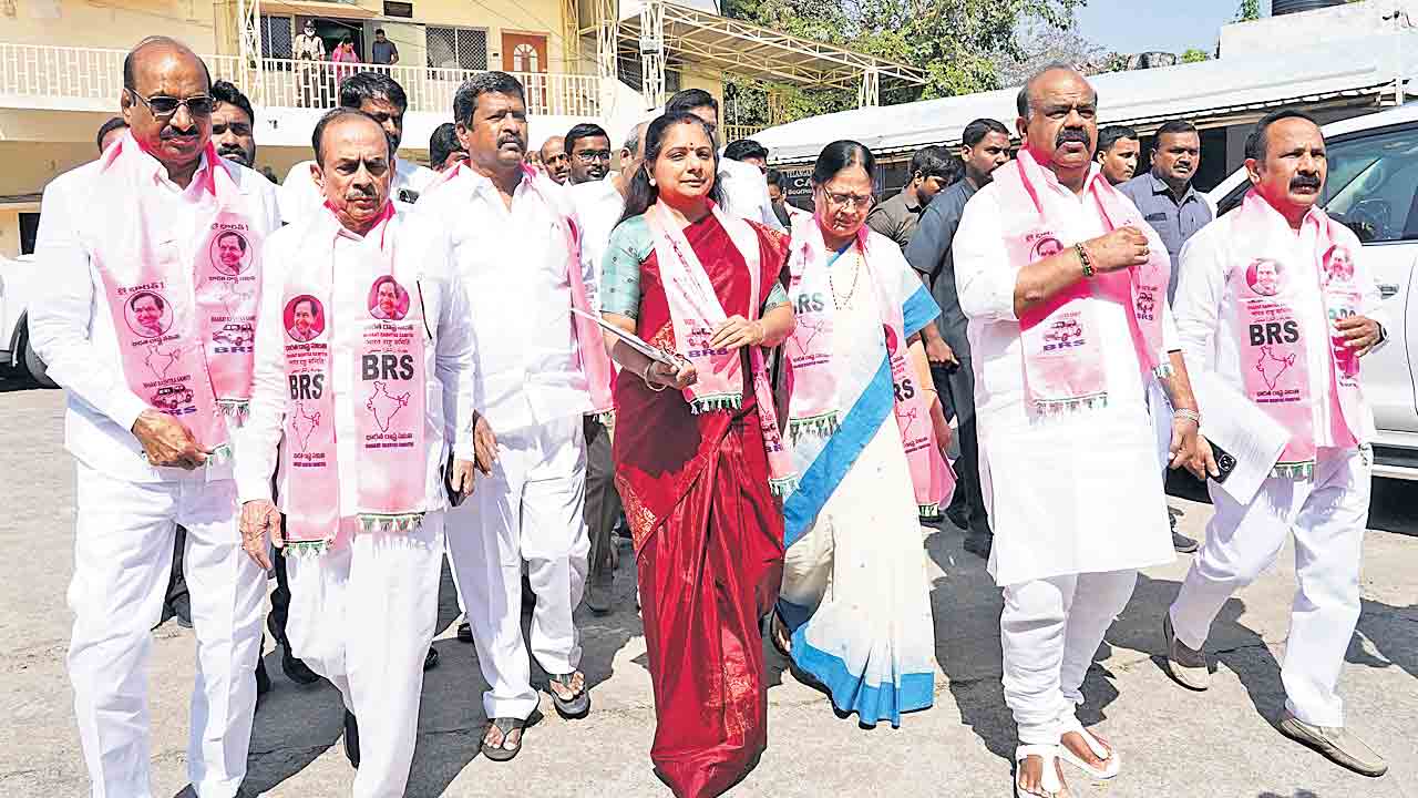 బీసీ, ఎస్సీలు తగ్గడమేమిటి?