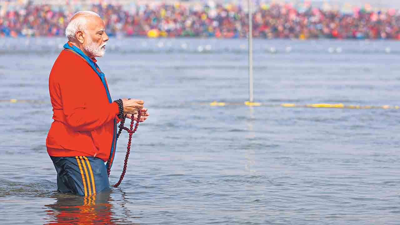 మహా కుంభ్‌లో మోదీ పవిత్ర స్నానం