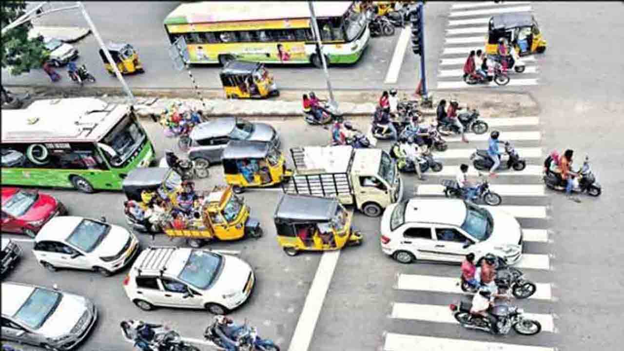 ట్రాఫిక్‌ ఉల్లంఘనలకు రూ.1.61 లక్షల జరిమానా
