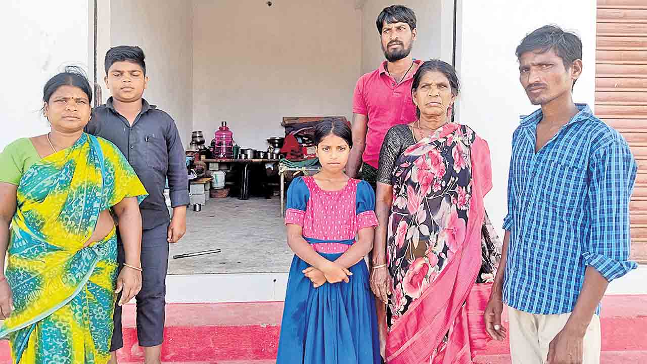 దిక్కుతోచని స్థితిలో చారకొండ బాధితులు