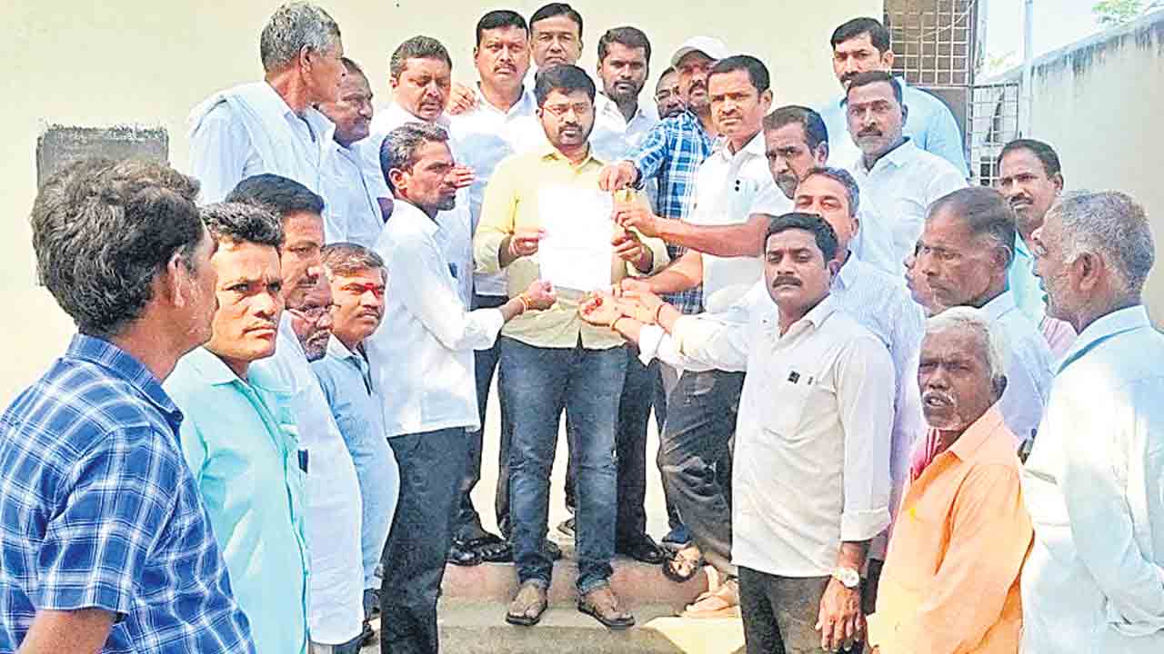 చెరువులు నింపి పంటలు కాపాడండి