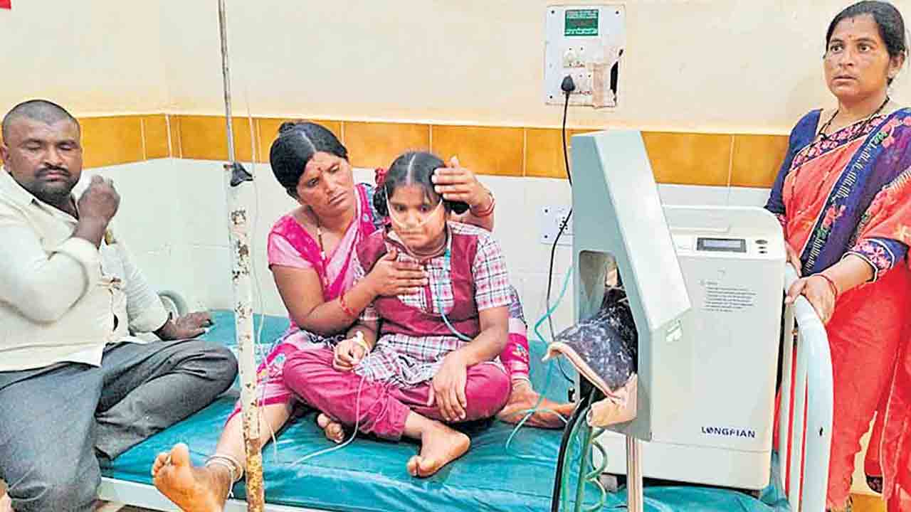 పరీక్ష హాల్‌లో కస్తూర్బా విద్యార్థినులకు అస్వస్థత