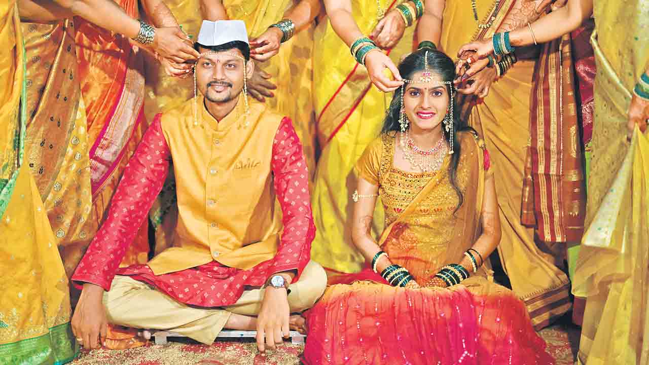 Wedding Card | ఇంటి గోడే పెండ్లి పత్రిక.. మనూరోల్లంతా రారుల్లా అనే రీతిలో!