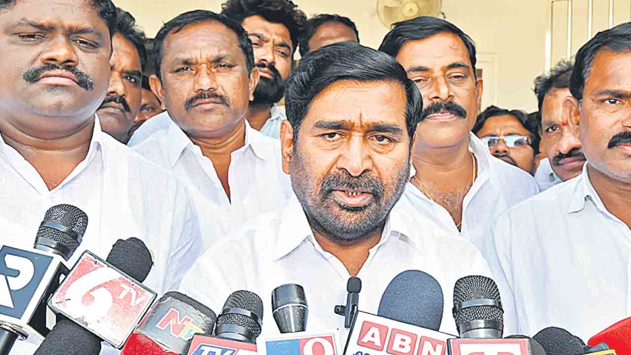 కాంగ్రెస్‌కు ప్రభుత్వాన్ని నడపడం రావట్లే