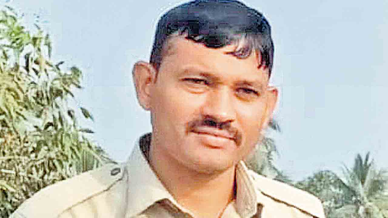 విధుల్లో ఒత్తిడి భరించలేక కానిస్టేబుల్‌ బలవన్మరణం!