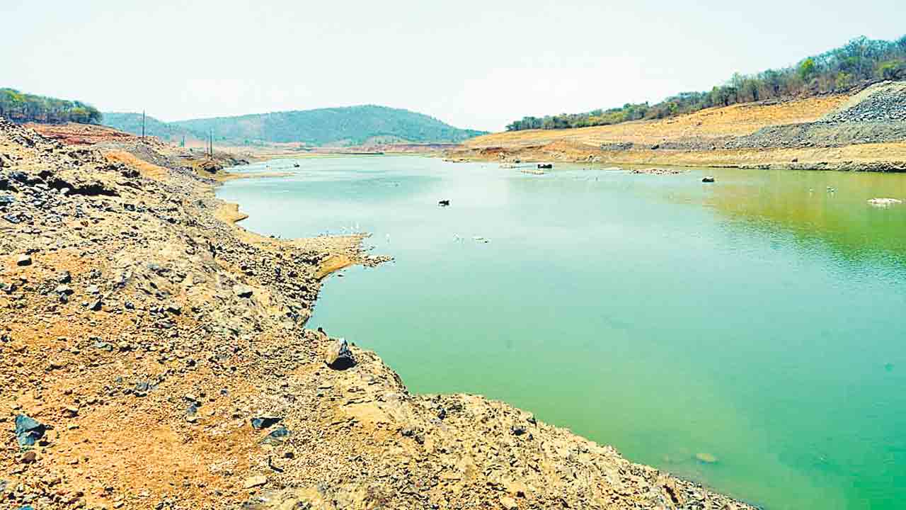 Krishna River | సాగుకు ముంచుకొస్తున్న ముప్పు.. కృష్ణా జలాలను తరలించుకుపోతున్న ఏపీ!