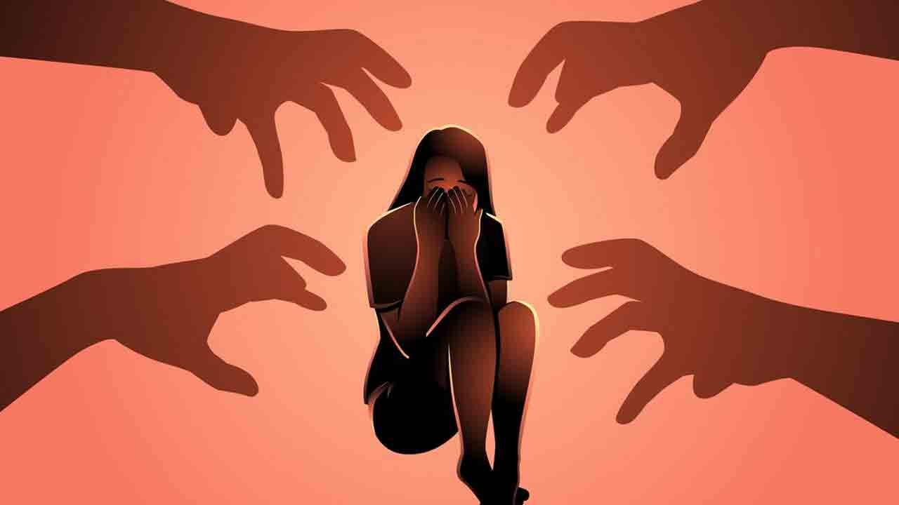 విద్యార్థినిపై టీచర్ల గ్యాంగ్‌రేప్‌