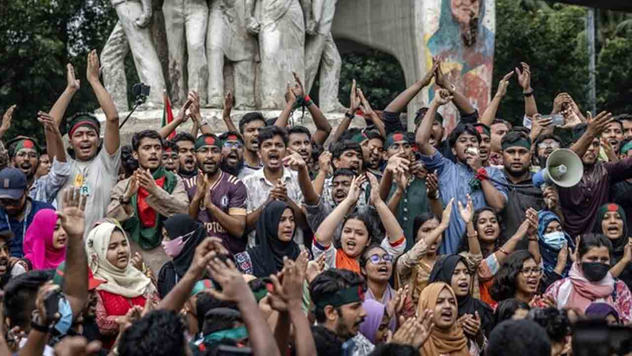 ట్రిపుల్ఐటీలో విద్యార్థుల ఆందోళన