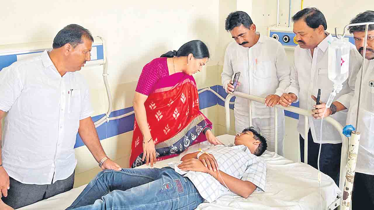 గురుకుల పాఠశాల విద్యార్థులకు అస్వస్థత