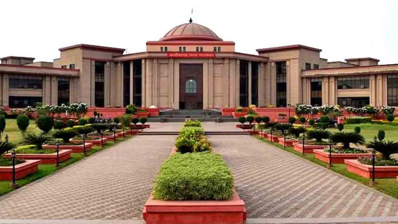 భార్యతో అసహజ శృంగారం నేరం కాదు