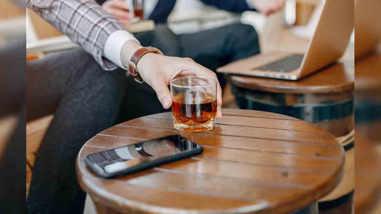 Viral News | అలిసిపోతే పెగ్గు.. హ్యాంగోవర్‌ అయితే సెలవు.. ఉద్యోగులకు జపాన్‌ కంపెనీ బంపరాఫర్‌!