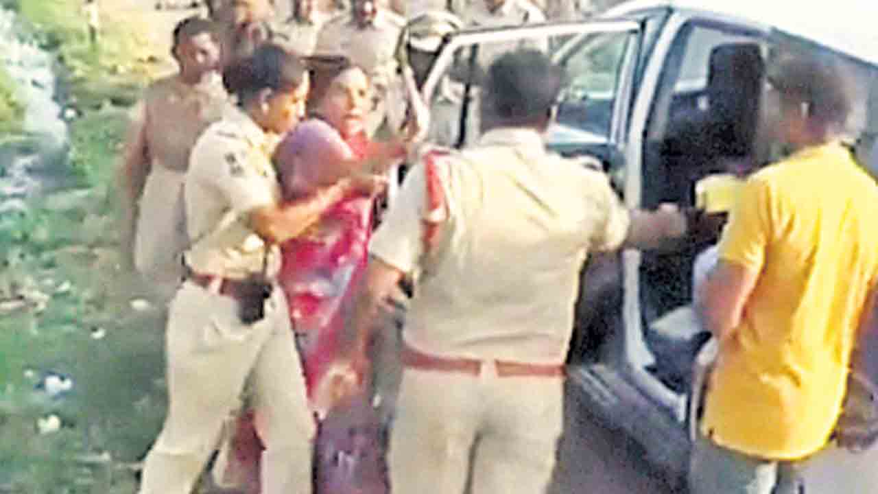 ప్రాణం పోయినా భూములియ్యం