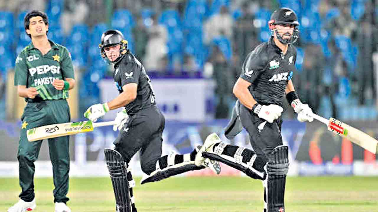 కివీస్‌దే ముక్కోణపు సిరీస్‌