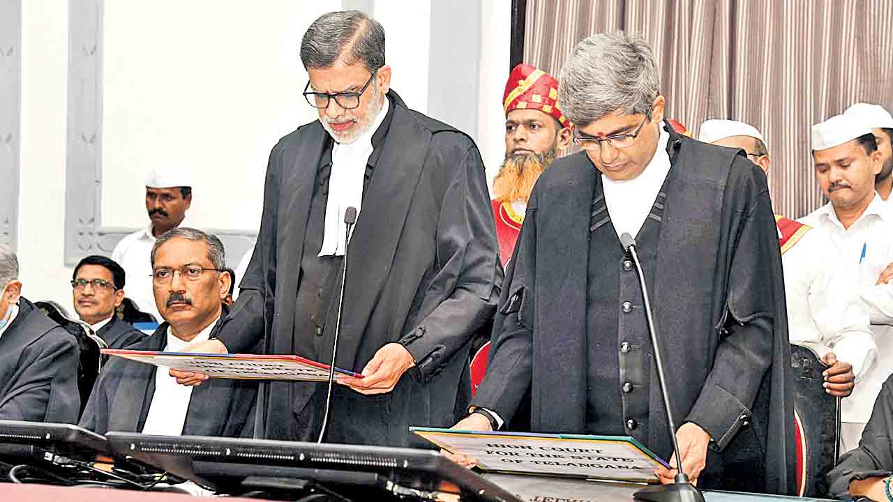 శాశ్వత న్యాయమూర్తులుగా ముగ్గురి ప్రమాణం