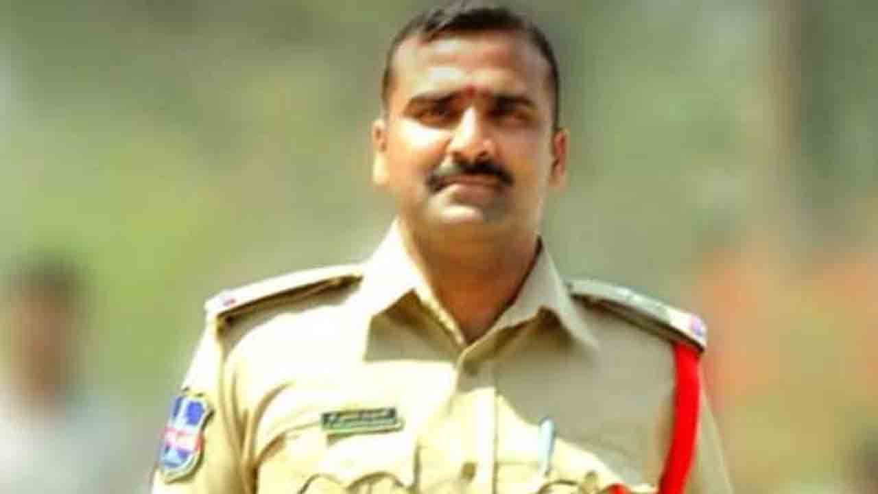 ఫోన్ల ట్యాపింగ్‌ కేసులోప్రణీత్‌రావుకు బెయిల్‌