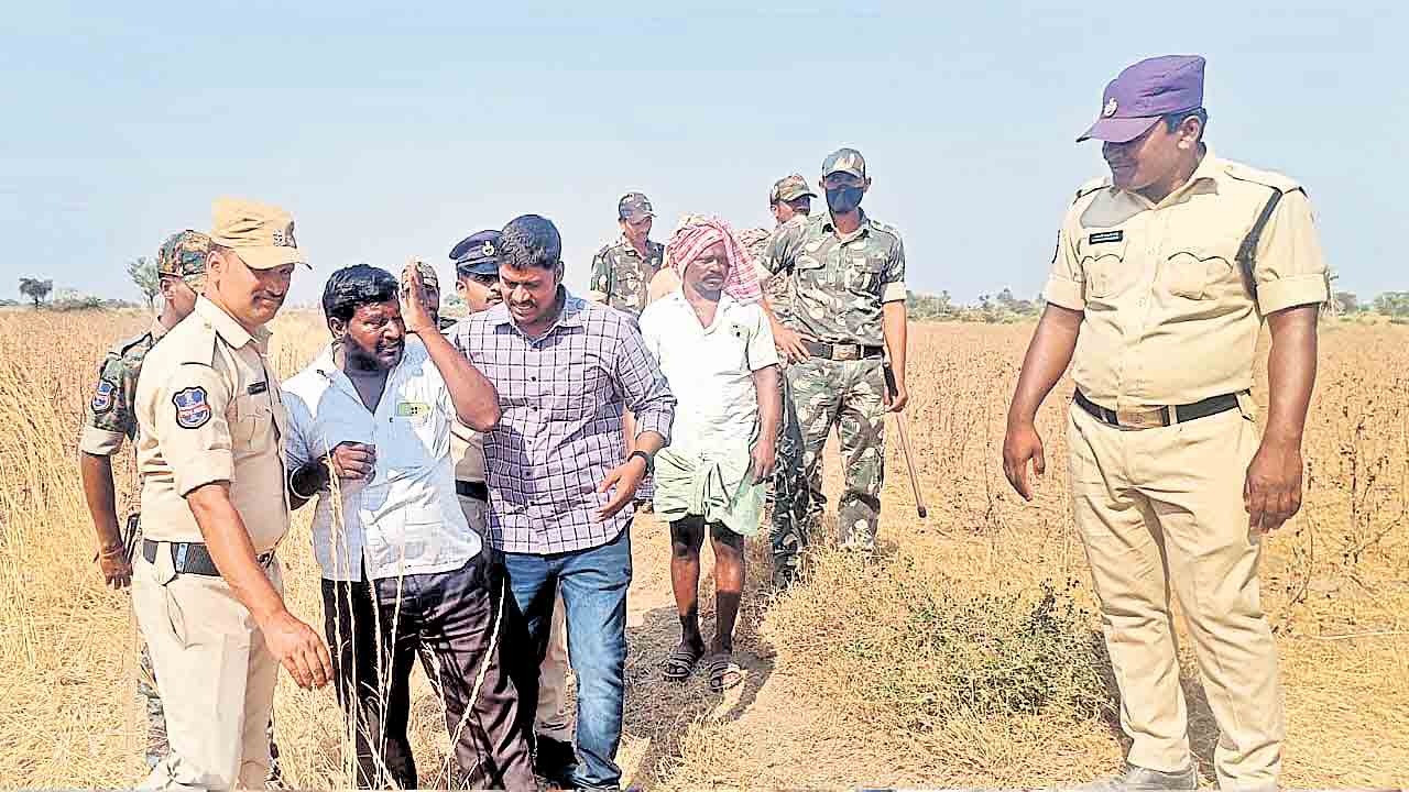 పోలీస్‌ పహారాలో భూసేకరణ సర్వే