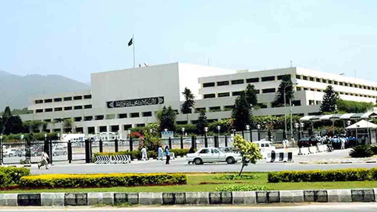 కశ్మీర్‌లో ప్రజాభిప్రాయ సేకరణ చేపట్టాలి