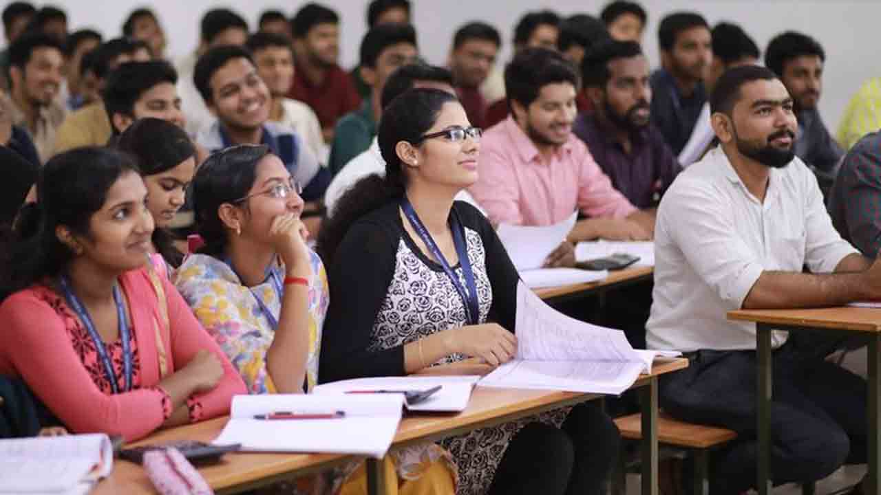 డీఎస్సీ ద్వారా ఎంపికైన కొత్త టీచర్లకు శిక్షణ