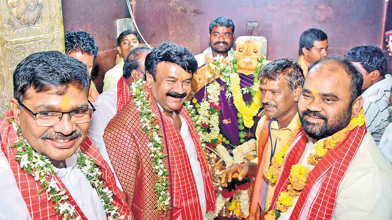 పెద్దగట్టు జన సంద్రం