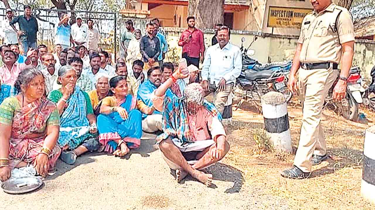 ఆర్‌అండ్‌ఆర్‌ ప్యాకేజీ ఇవ్వాల్సిందే