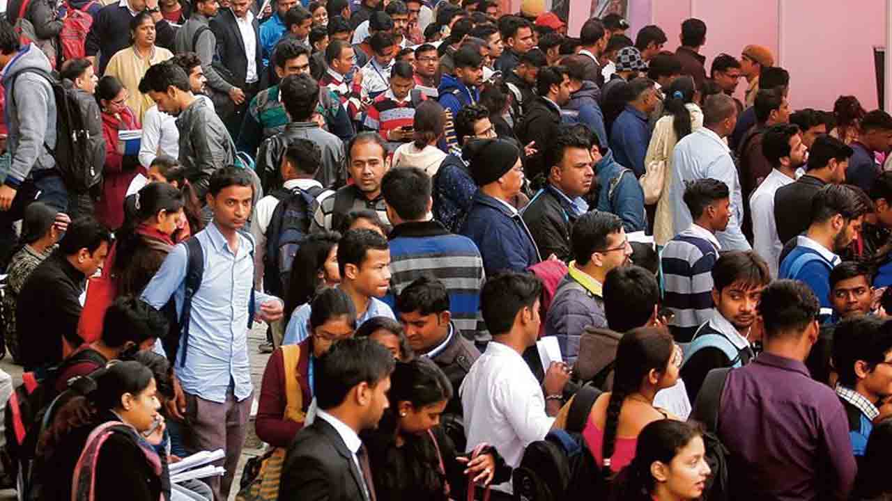 42.6% గ్రాడ్యుయేట్లే ఉద్యోగాలకు అర్హులు