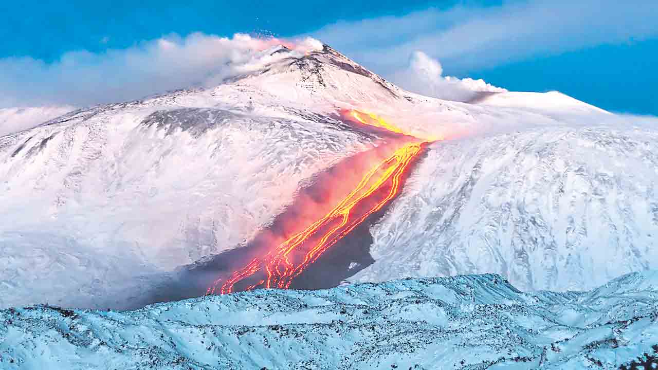 మంచుపై లావా సెగలు