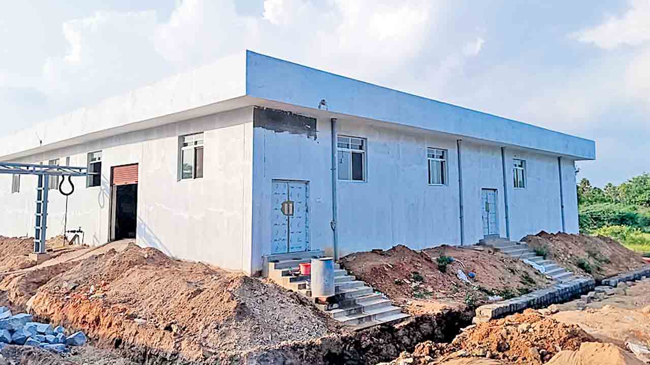 తుప్పు.. తుక్కుగా నీరా యూనిట్‌!