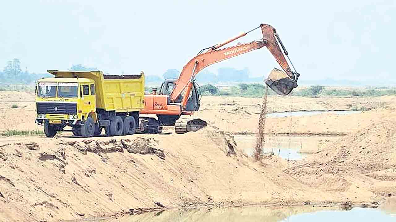 TGMDC | నిబంధనలకు పాతర.. ఇసుక క్వారీల్లో రాత్రి 9 వరకు తవ్వుకోండి.. టీజీఎండీసీ ఉత్తర్వులు