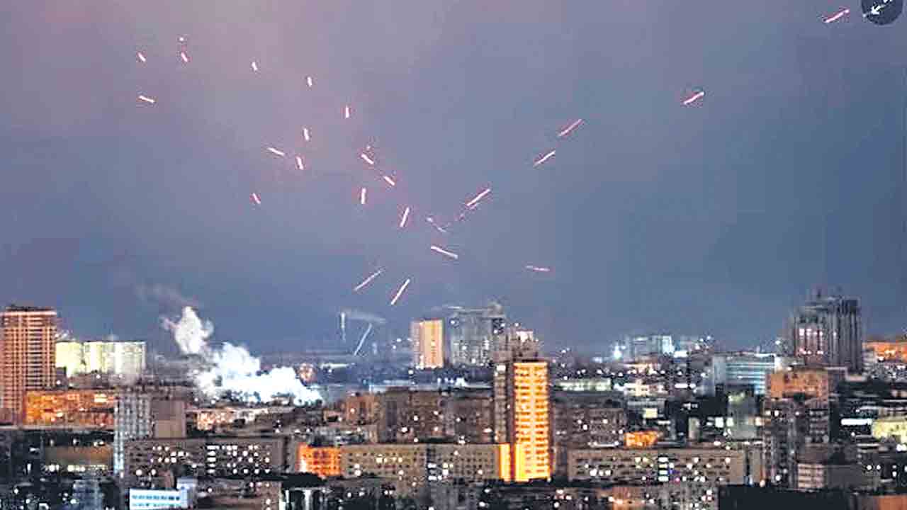 Russia Ukraine War | యుద్ధానికి మూడేండ్లు.. ఉక్రెయిన్‌పై విరుచుకుపడ్డ రష్యా