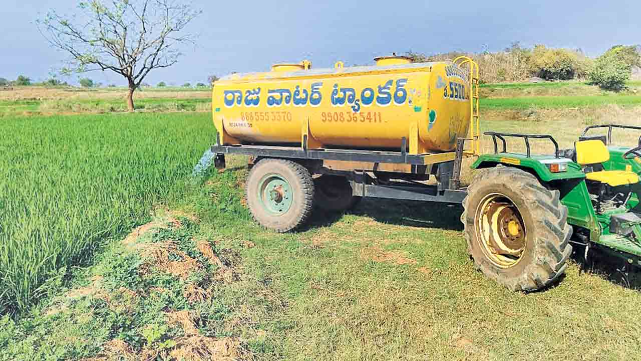 ట్యాంకర్‌ నీటితోనే మడి తడిసేది
