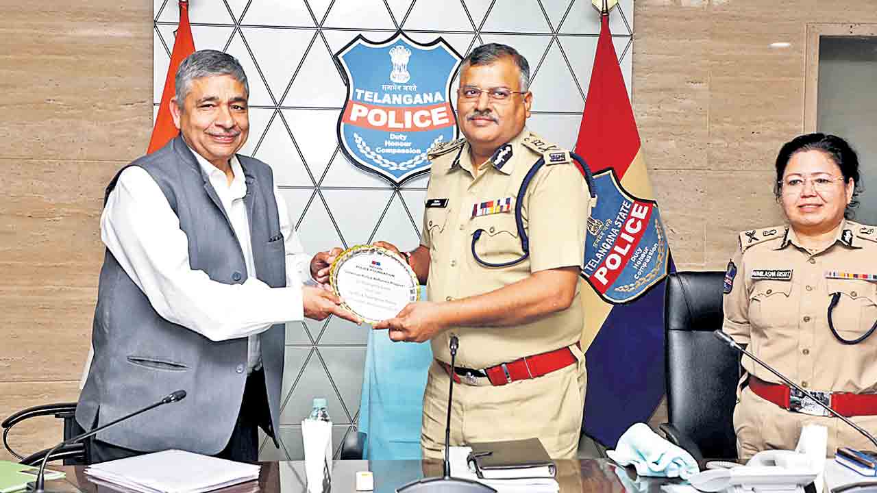 సంస్కరణల ద్వారా మెరుగైన పోలీసింగ్‌: డీజీపీ జితేందర్‌