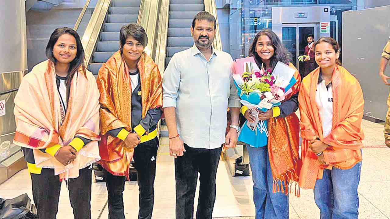 త్రిషకు ఘనస్వాగతం