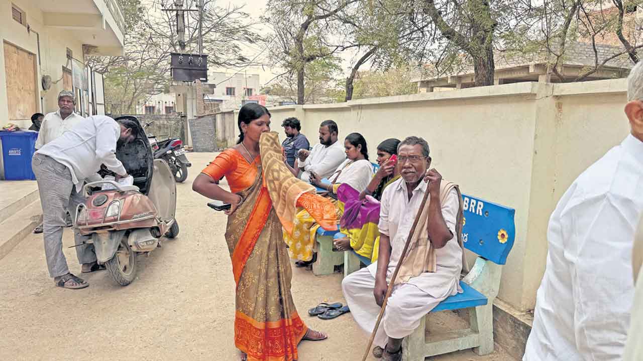 సర్వర్‌ సమస్యతో పౌర సేవలకు బ్రేక్