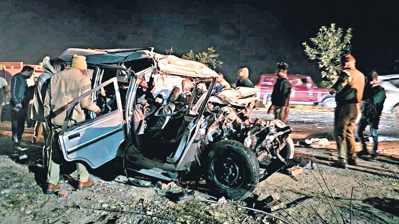 కుంభమేళా దారిలో రోడ్డు ప్రమాదం