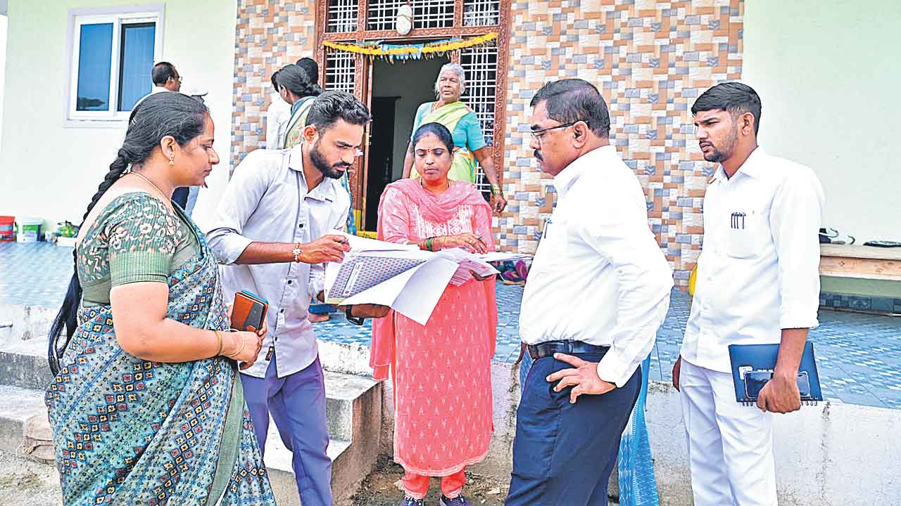 Caste Survey | కులగణనపై సర్వత్రా అనుమానాలు.. సర్వే తప్పుల తడకేనంటున్న బీసీ సంఘాలు