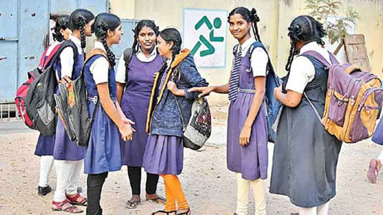 Students | 35 శాతం స్కూళ్లలో 50 మందిలోపే.. విద్యాసంస్థల్లో విద్యార్థుల సంఖ్యపై నివ్వెరపోయే నిజాలు