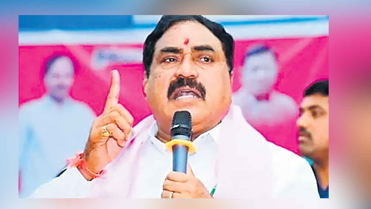 జర్నలిస్టుల గొంతు నొక్కడం ప్రజాపాలనా?