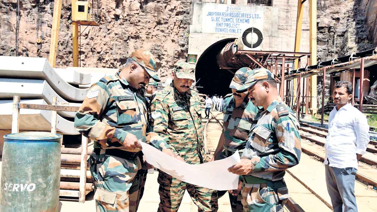 SLBC Tunnel Mishap | 72 గంటలుగా ఎడతెగని ఉత్కంఠ.. ఆ 8 మంది ఎక్కడున్నారో.. ఎలా ఉన్నారో?