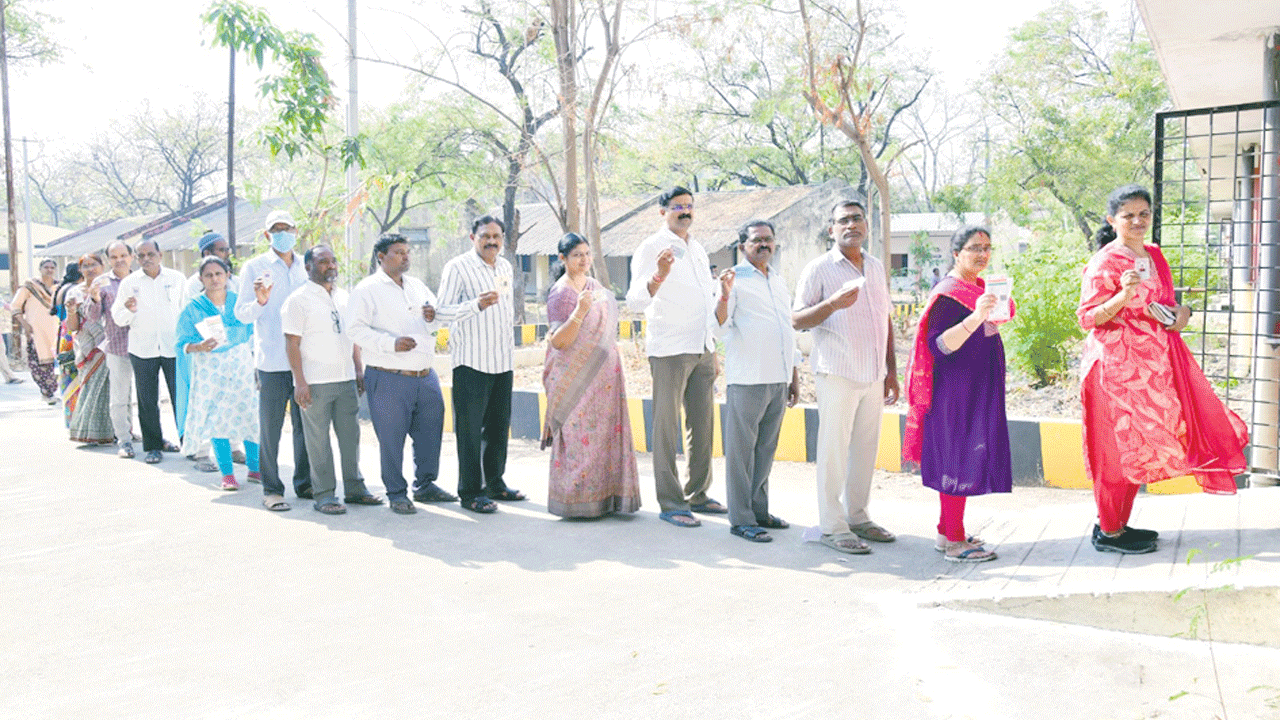 ప్రశాంతంగా ఎమ్మెల్సీ ఎన్నికలు