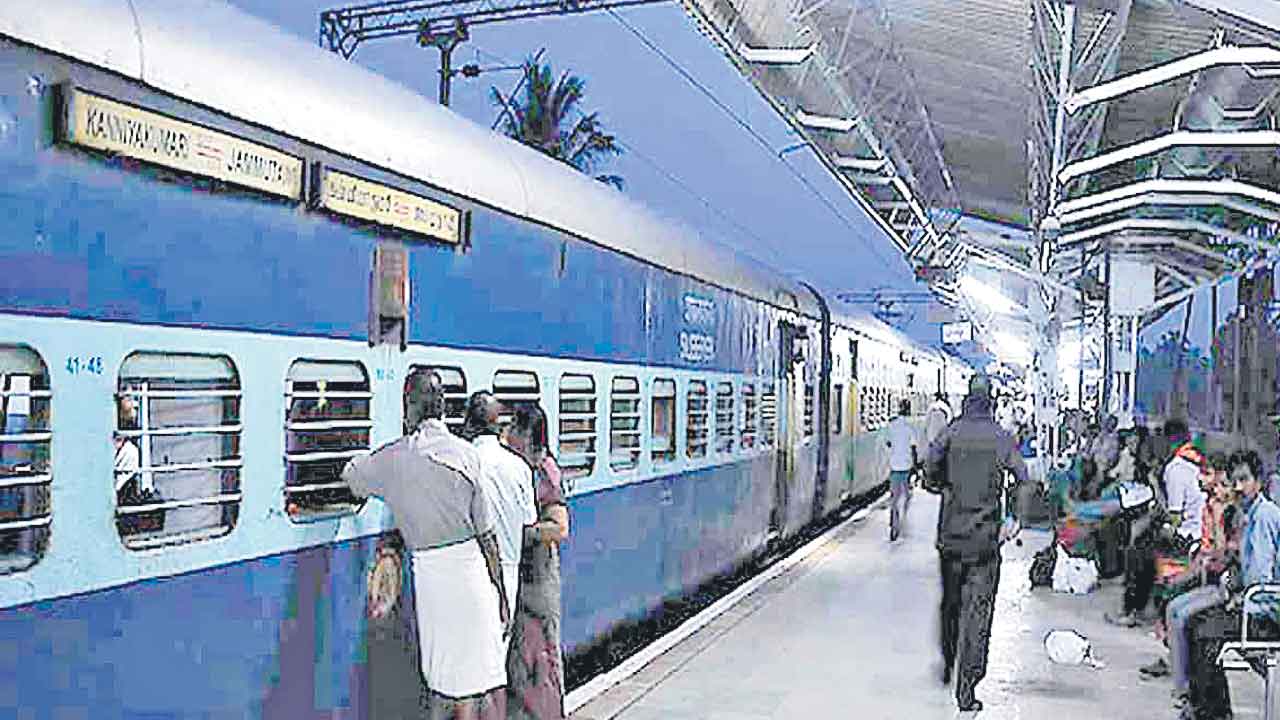 సమ్మర్‌లో ప్రత్యేక రైళ్లు