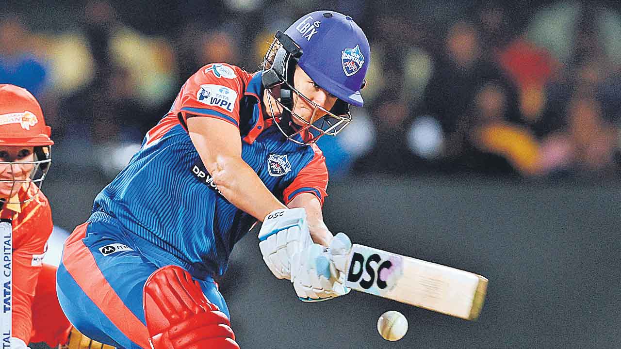 ఢిల్లీ టాప్‌ షోగుజరాత్‌పై ఘన విజయం