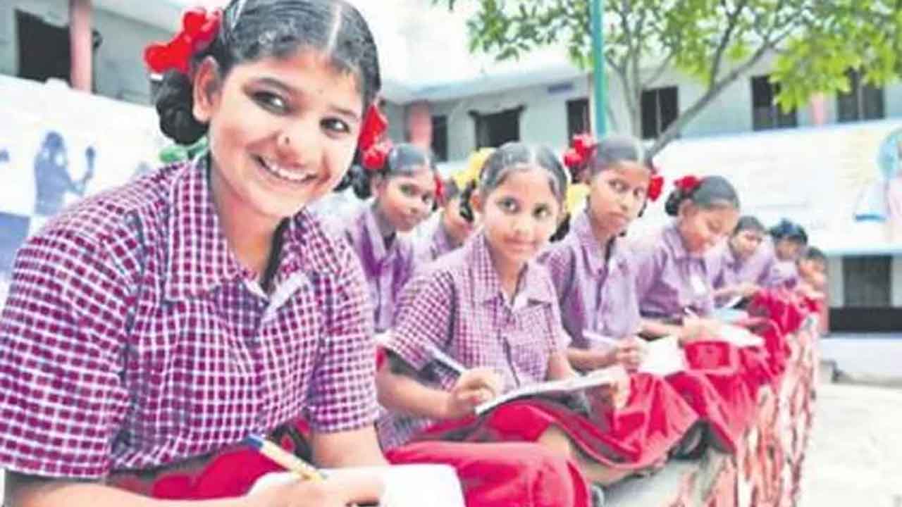 Gurukula Schools | బోగస్‌ సర్టిఫికెట్లతో గురుకులాల్లో అడ్మిషన్లు: అలగు వర్షిణి