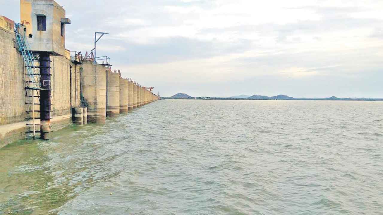 Telangana | కర్ణాటక కరుణిస్తేనే యాసంగి.. జూరాల ఆయకట్టు సాగుపై కముకున్న నీలినీడలు