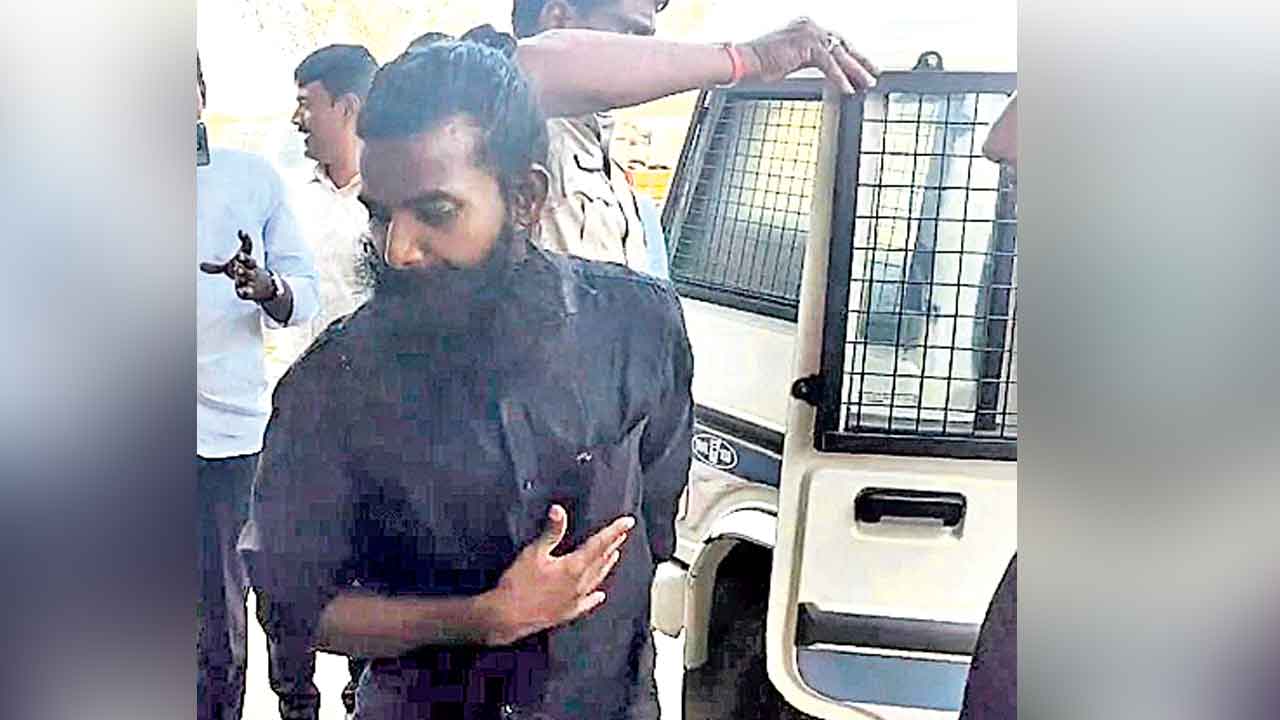 పోలీసుల కస్టడీలో వీరరాఘవరెడ్డి