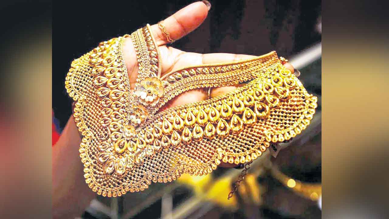 Gold Price | 400 పెరిగి 85,300 చేరి.. దేశీయంగా ఆల్‌టైమ్‌ హైకి బంగారం ధర