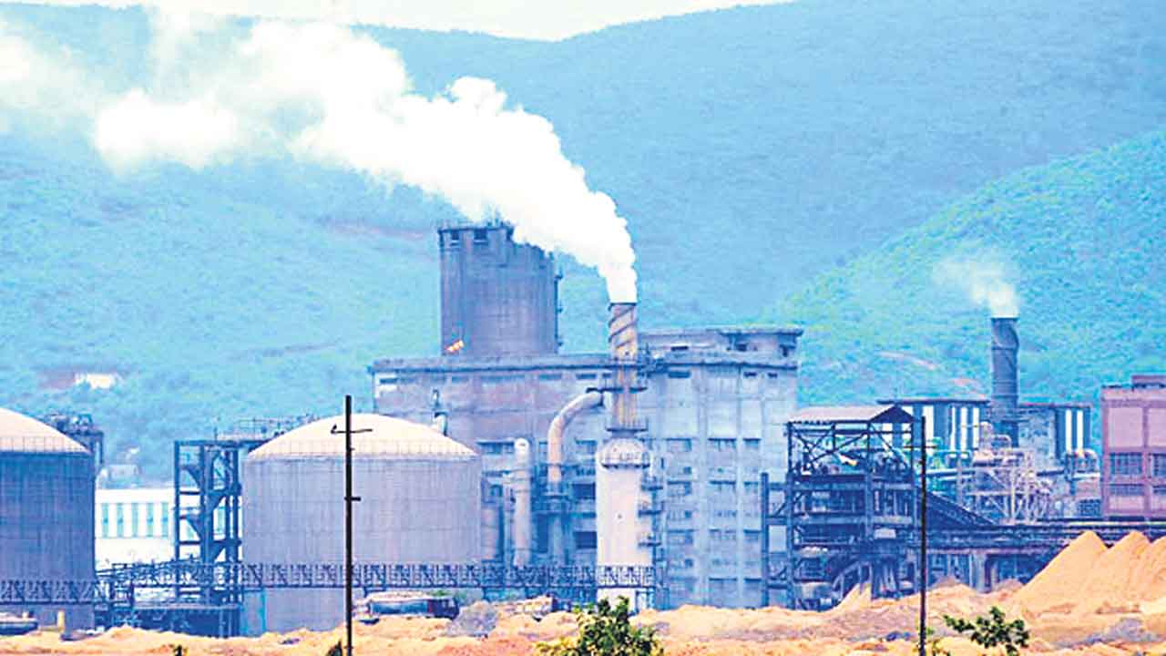 కాలుష్యకారక పరిశ్రమలపై నిర్లక్ష్యం