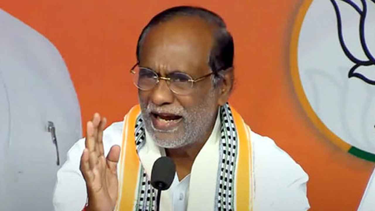 మోదీ గురించి మాట్లాడే స్థాయి రేవంత్‌కు లేదు