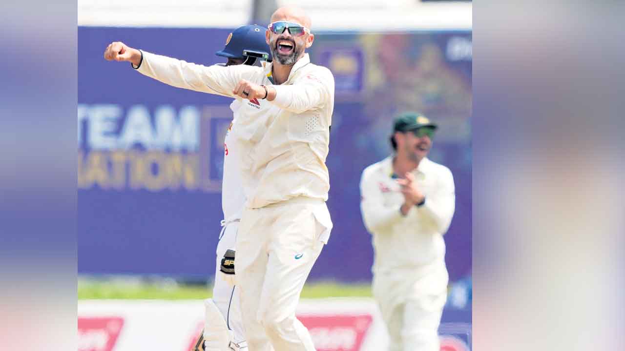 పట్టుబిగించిన ఆసీస్