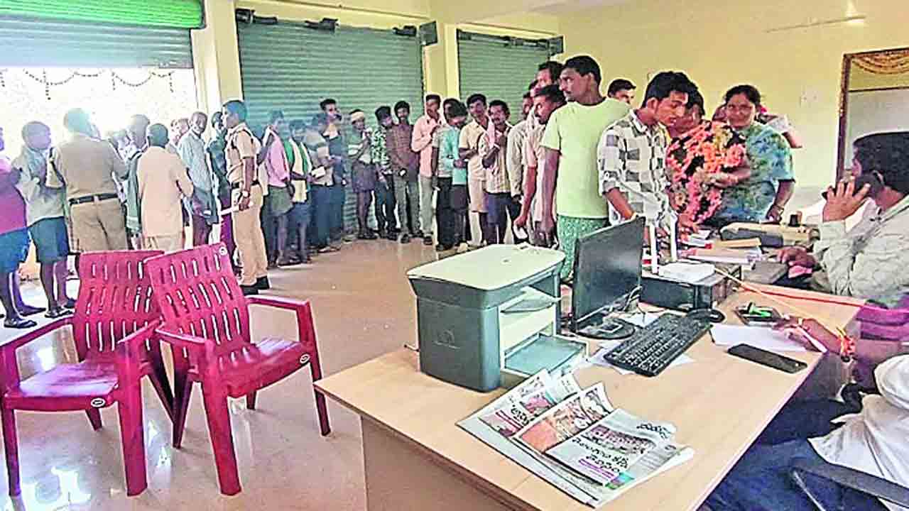 పోలీసు పహారాలో..